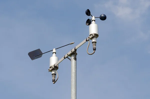 Stazione meteo con anemometro — Foto Stock