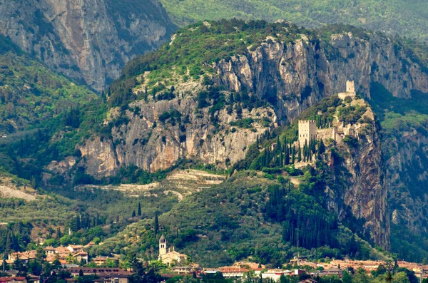 Cidade de Arco (Trentino, Itália) perto de Lake Garda — Fotografia de Stock