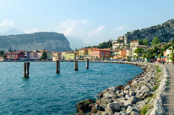 Gardasjön, staden Torbole (trentino, Italien) — Stockfoto