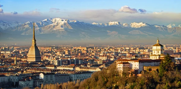 Turín (Torino), Topo Antonelliana y Alpes — Foto de Stock