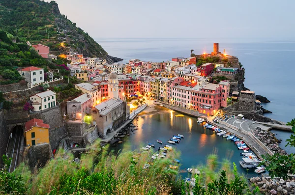 Cinque Terre (итальянская река), Вернадца на восходе солнца — стоковое фото