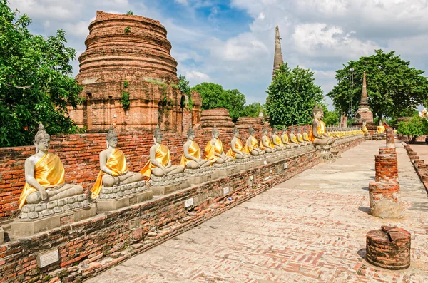Ayutthaya (Tayland), eski bir tapınak kalıntıları Buda heykelleri — Stok fotoğraf