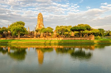 Ayutthaya (Tayland), eski tapınak kalıntıları