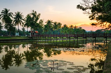 Sukhothai günbatımı (Tayland)