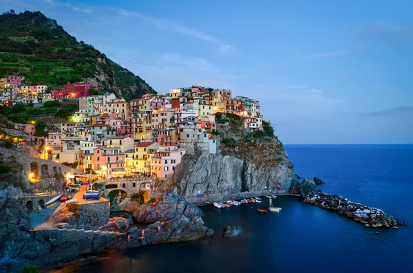 Manarola, Cinque Terre (Italian Riviera, Liguria) at twilight — Stock Photo, Image