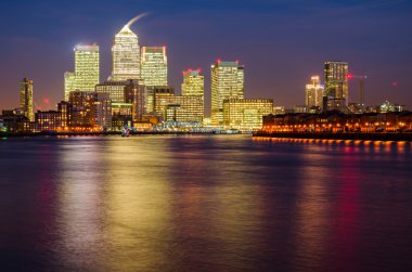 London Canary Wharf ve Thames geceleri