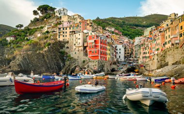 Riomaggiore (Cinque Terre Liguria İtalya) gün batımında