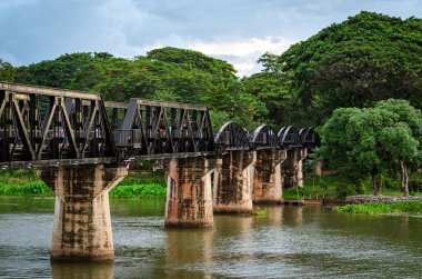 Kanchanaburi (Tayland), köprünün Kwai Nehri üzerinde
