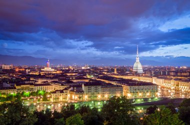 Turin (Torino) yüksek tanımlı panorama alacakaranlıkta