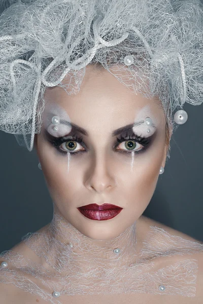 yaratıcı yüz-resim kadınla