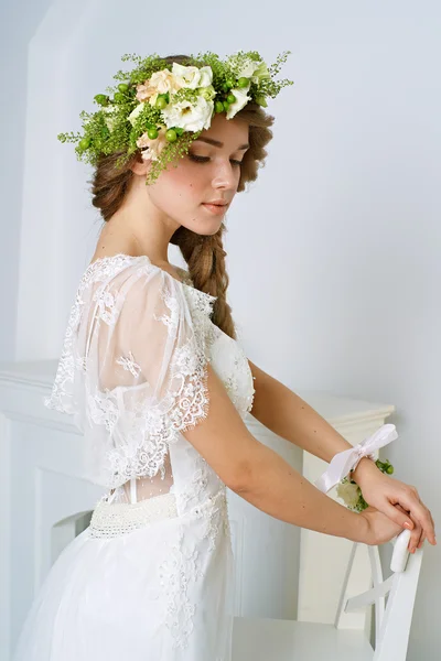 çiçek çelenk güzel genç kadın