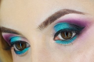 renkli makyaj ile kadın göz