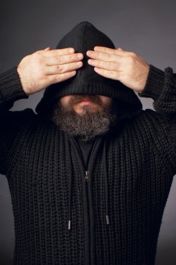 görme - kötü konuşma - duyma. iletişim concep