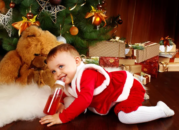 Petit garçon en costume de Père Noël — Photo