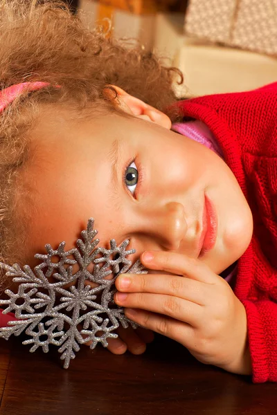 Un regard à travers le flocon de neige — Photo