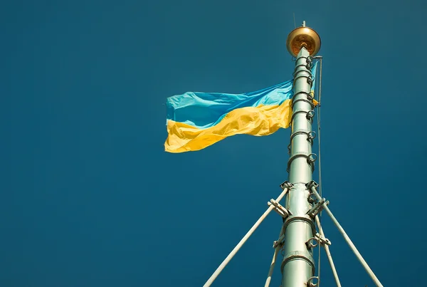 Ondeando bandera de Ucrania — Foto de Stock