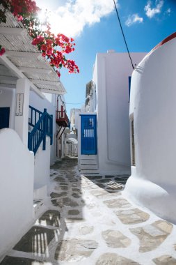 Uliczki magicznego miasteczka Mykonos. 