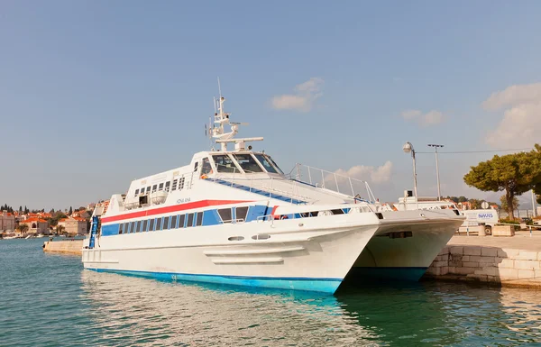 Catamarã Nona Ana no porto de Dubrovnik, Croácia — Fotografia de Stock