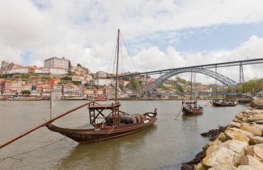 Porto, Portekiz Douro Nehri üzerinde Rabelo tekneler