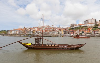 Porto, Portekiz Douro nehrinde tekne Rabelo
