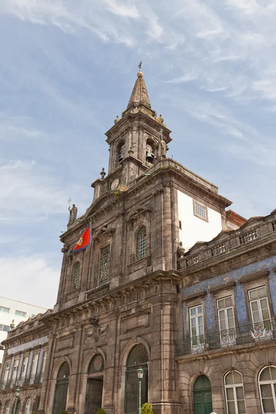 Igreja da Trindade (XIX c.) no Porto, Portugal. Sítio UNESCO — Fotografia de Stock