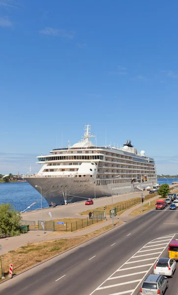 Residential yacht The World in the port of Riga, Latvia — Stock Photo, Image