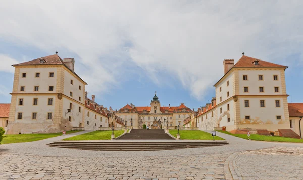 Valtice Palace (18th c.), República Checa — Fotografia de Stock