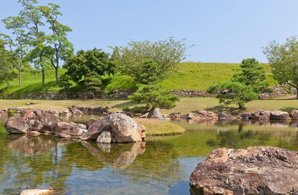 Estanque y jardín del castillo de Ako, ciudad de Ako, Japón — Foto de Stock