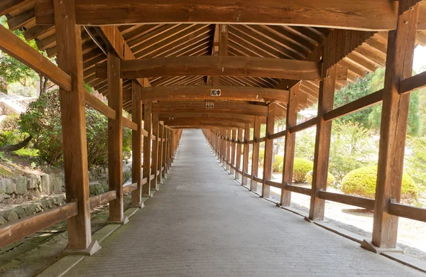 Corredor coberto de Santuário Kibitsu Xintoísmo em Okayama, Japão — Fotografia de Stock