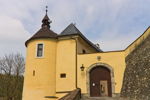 Ingang van chesky shternberk kasteel (1241) in Tsjechische Republiek — Stockfoto