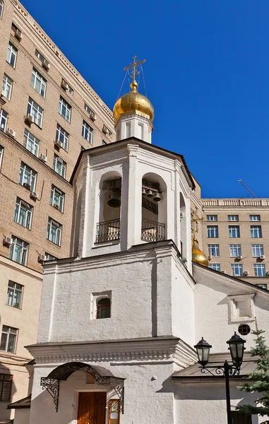 Klockstapeln i kyrkan av michael ärkeängeln (1662) i Moskva, russ — Stockfoto