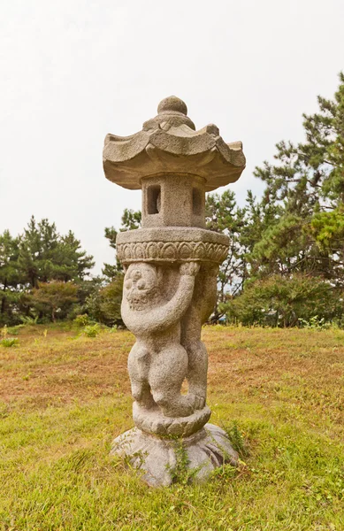 Kő lámpa, buddhista templom busan, korea — Stock Fotó