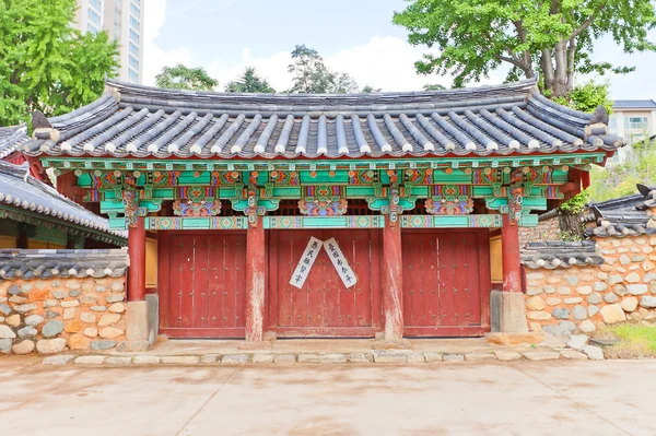 Konfucianska helgedom-skolan Busanjin hyanggyo i busan, Sydkorea — Stockfoto