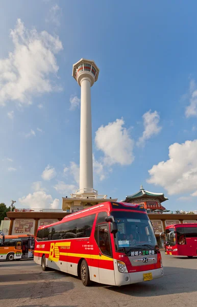 Excursion buses near Busan Tower in Busan, Korea — Stock Photo, Image