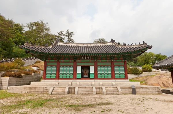 Taeryeongjeon Hall i Gyeonghuigung palatset (1617) i Seoul, Kore — Stockfoto