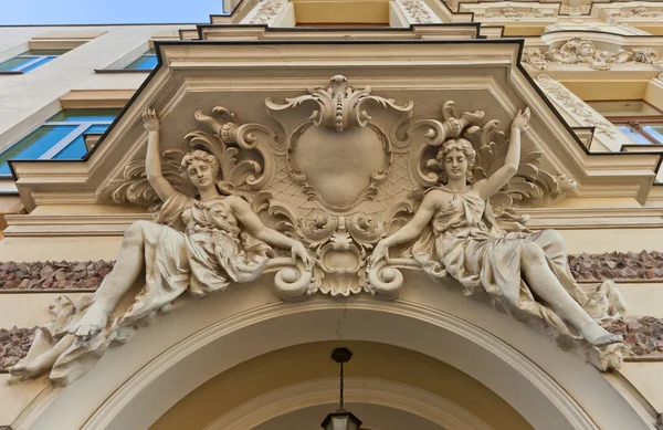 Caryatid figures of August Haertig Palace (1896) in Lodz, Poland — Stock Photo, Image