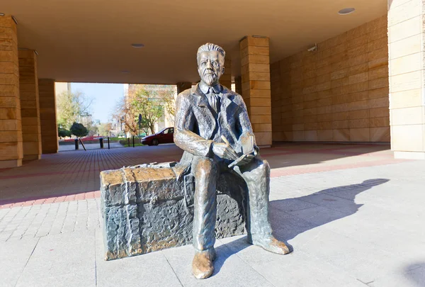 Monumento ao romancista polonês Wladyslaw Reymont em Lodz, Polônia — Fotografia de Stock