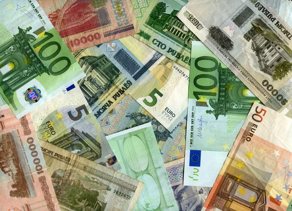 Hintergrund. Euro-Banknoten und weißrussische Rubel — Stockfoto