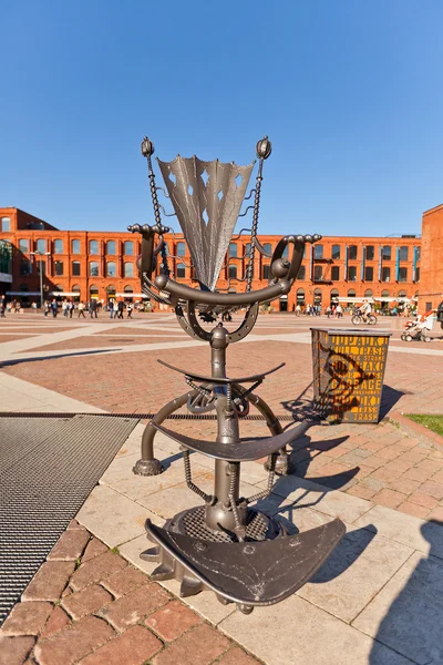 Sculpture of throne in Manufacture shopping mall in Lodz, Poland — Stock Photo, Image