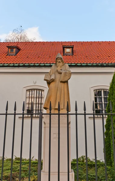 St. Benedict standbeeld in St. Kazimierz kerk. Warsaw, Polen — Stockfoto