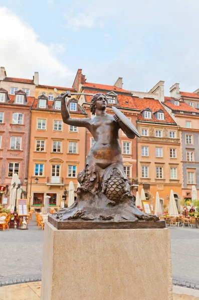 Denizkızı heykeli eski kasaba pazar yeri. Varşova, Polonya — Stok fotoğraf