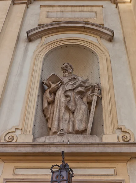 Standbeeld van St Paul van Holy Cross Church in Warschau, Polen — Stockfoto