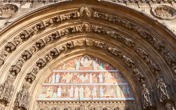 Tympanum of Saint-Laurent church (XV c.) in Paris — Stock Photo, Image