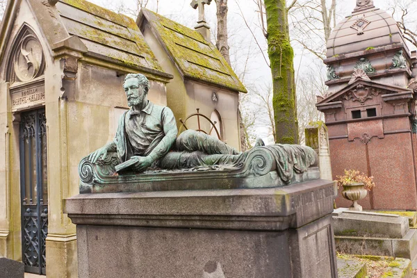 Гробница Анри Леглиса в Париже — стоковое фото