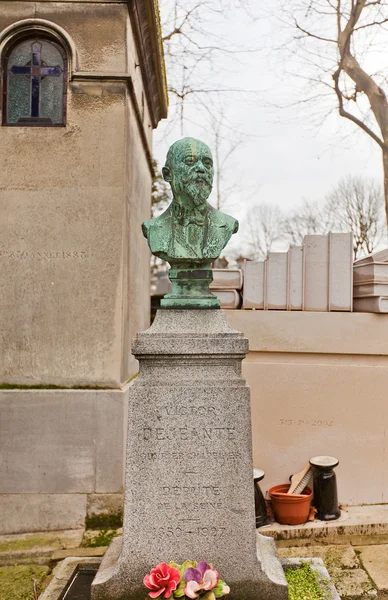 Túmulo de Victor Dejeante em Paris — Fotografia de Stock