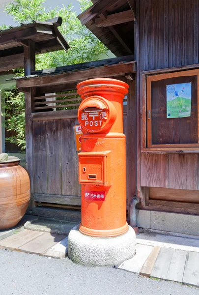 Старый красный почтовый ящик в Омори, Япония — стоковое фото