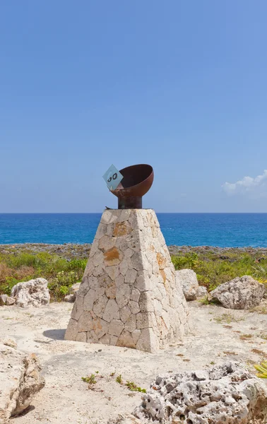 60. Jahrestag der Herrschaft von elizabeth ii Denkmal auf Grand Cayman — Stockfoto