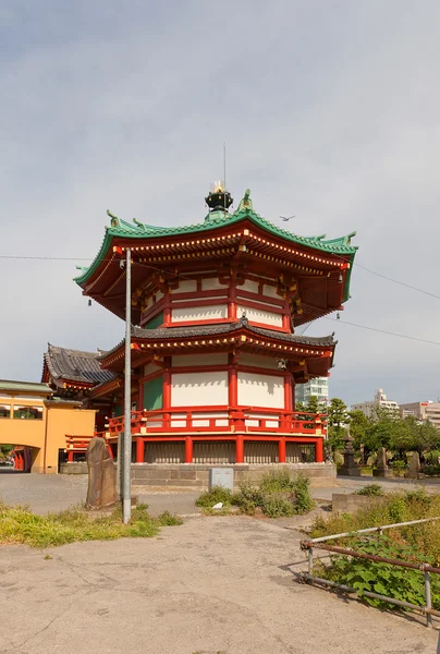 Templo de Bentendo (XVII c.) no parque Ueno de Tóquio, Japão — Fotografia de Stock