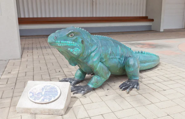 Sculpture of Blue Iguana in George Town on Grand Cayman Island — Stockfoto