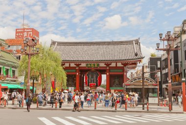 Kaminarimon gate of Senso-ji Temple, Tokyo, Japan